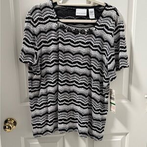 Alfred Dunner Zigzag Patterned Women's Blouse - Black and White